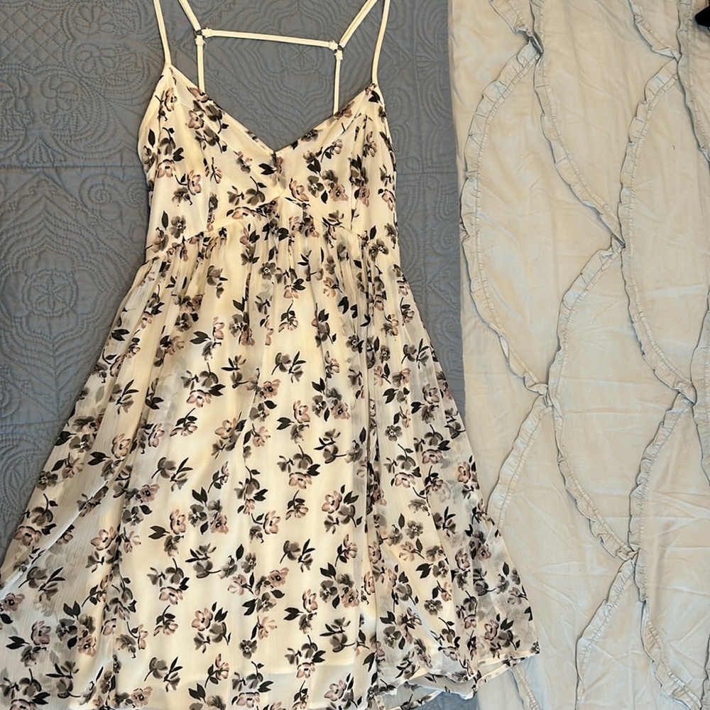 Beautiful HOLLISTER Dress - Picture 8 of 14